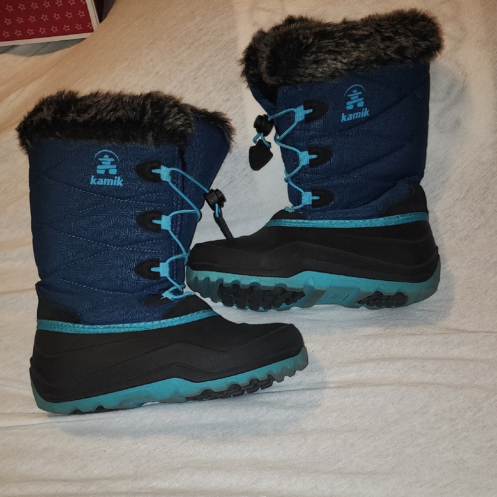 Kamik SNOW ANGEL Kids' Navy and Black Snow Boots size 4 Like NEW